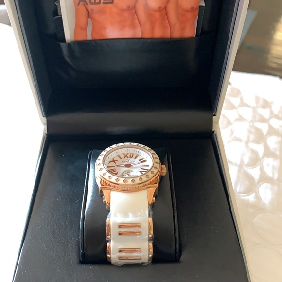 Win Quartz Diamond Accent Stainless Steel Silicone - Picture 4 of 5